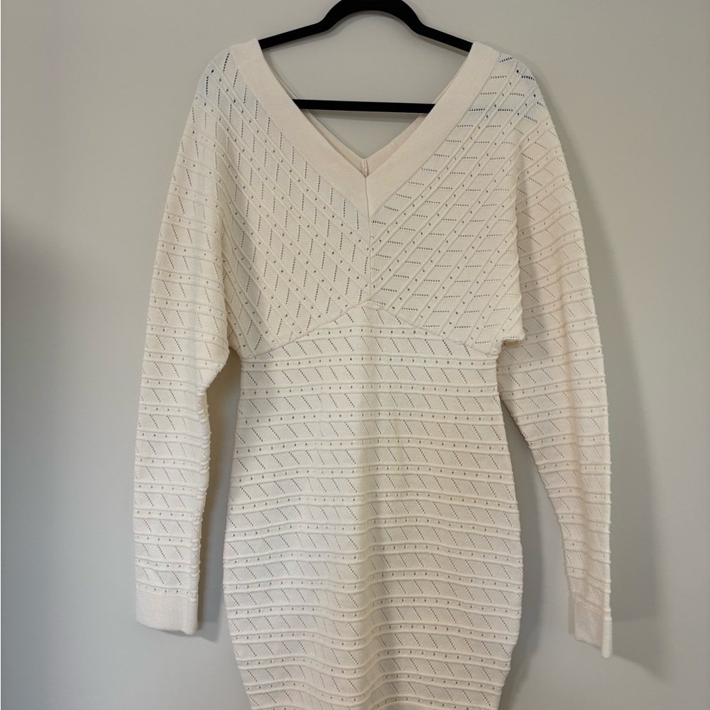 Chic Textured Knit V-Neck Sweater Dress in Cream